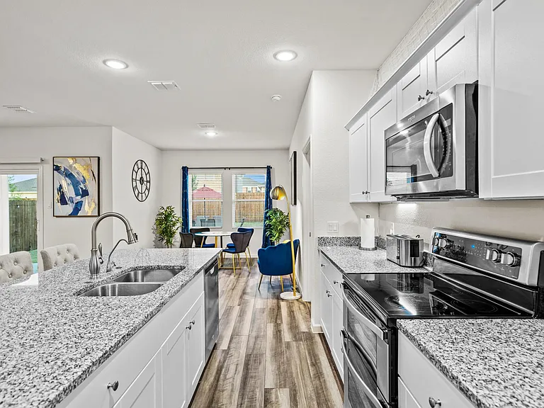 766 Camden Dr — Photo 17
