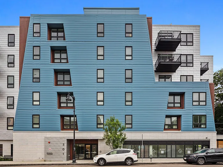 301 Border St #302 — Photo 40