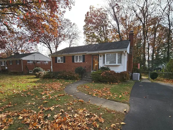 7429 Carol Ln, Falls Church, VA 22042