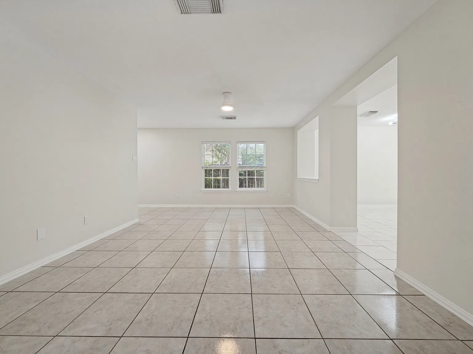 3 bed, 1233 sqft, $1,595 — Photo 4