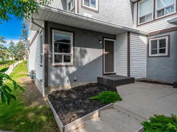 503 E Signal Hill Grn SW, Calgary, AB T3H 2Y4