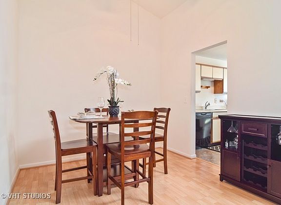5th image of 320 Pembroke Ct APT 4