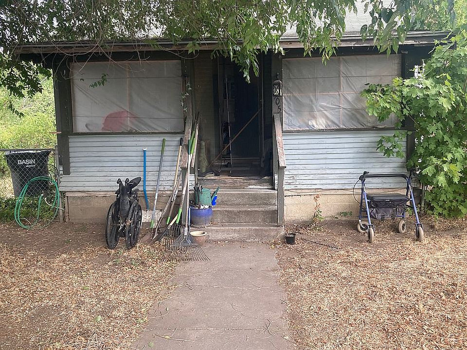 1st image of 905 S College Ave
