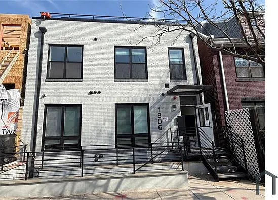 3 bed, 957 sqft, $4,200 — Photo 2