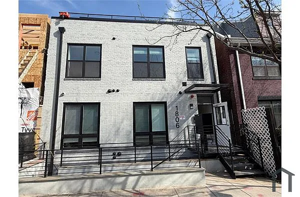 Building Photo - 1806 D St NE #1