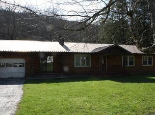 486 Riverside Dr, Rainelle, WV 25962