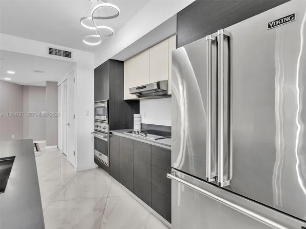 9821 E Bay Harbor Dr APT 302, Bay Harbor Islands, FL 33154