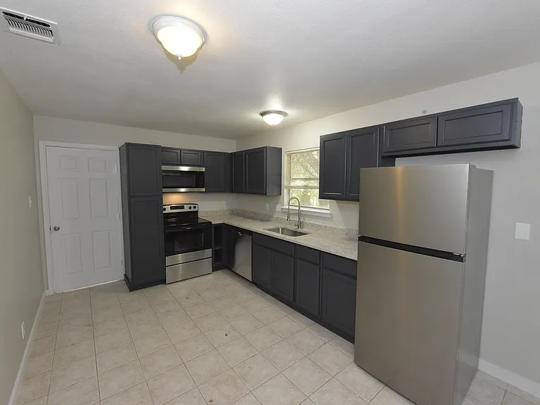 7217 Leading Oaks — Photo 7