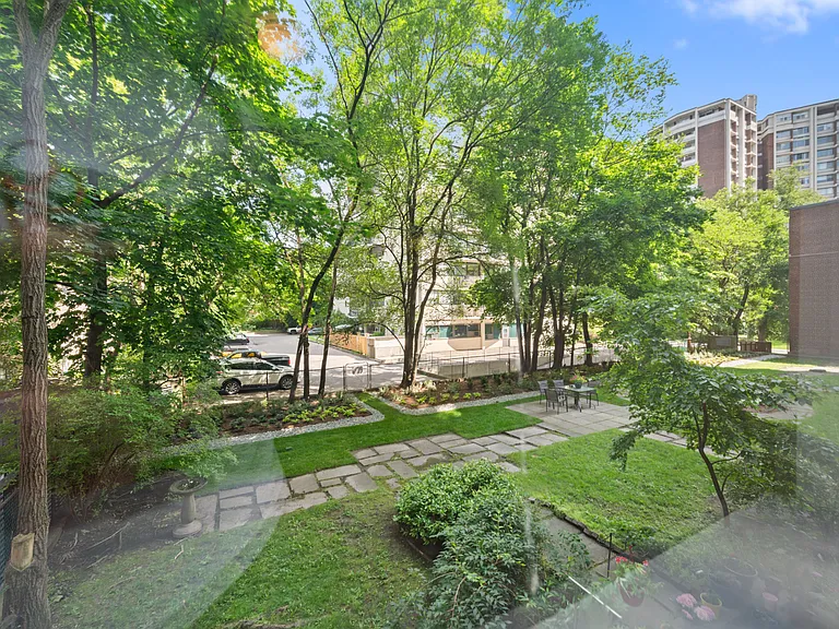 110 Saint Clair Ave W — Photo 36