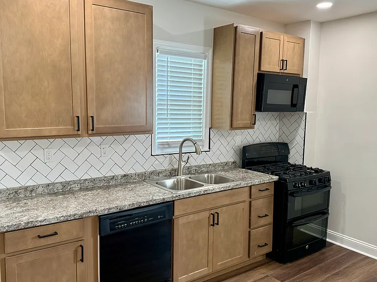 3321 Parklawn Ave — Photo 5