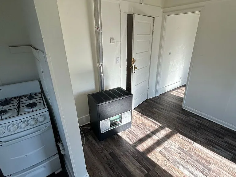 1014 West 11th — Photo 7