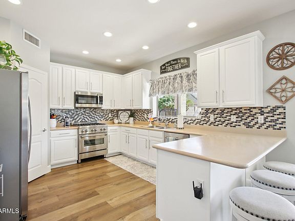 4th image of 4979 E Colonial Drive