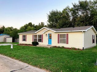 10906 Hunters Creek Dr, Lebanon, IL