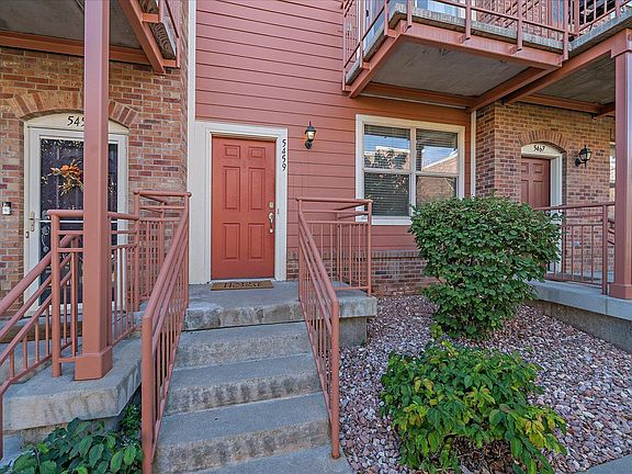 3 bed 2.5 bath Modish Row House in the popular Water Tower Village.