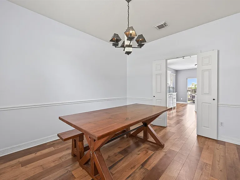 232 Doncaster St — Photo 9