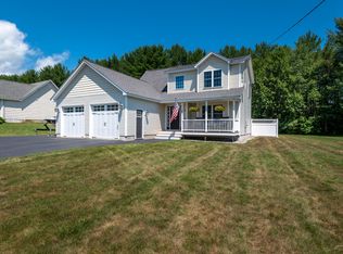 29 Waters Edge Dr, Lewiston, ME 04240