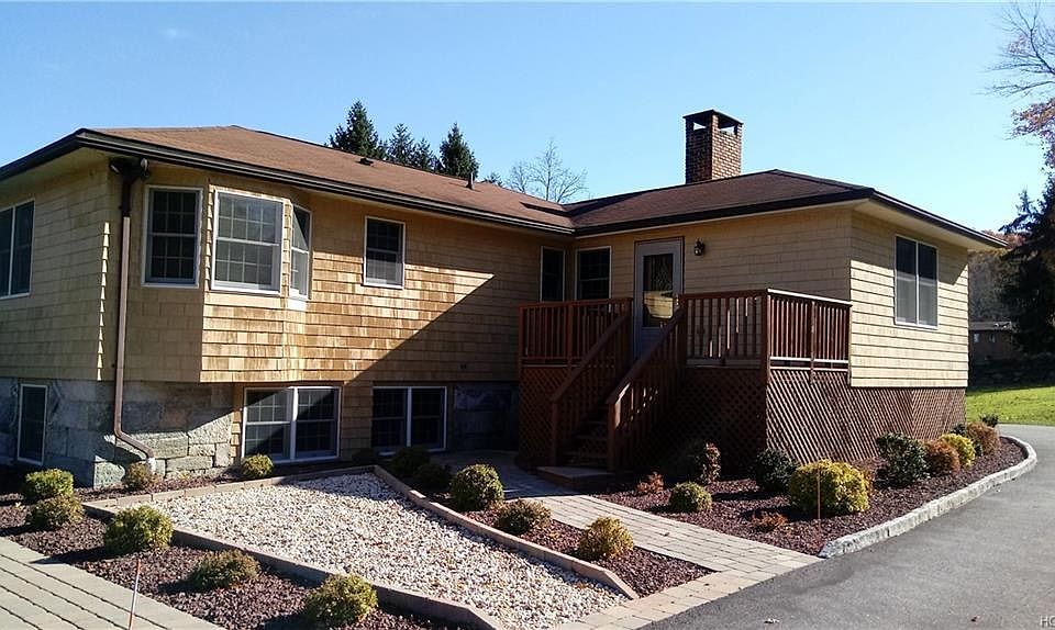 1st image of 10 Hazen Ln