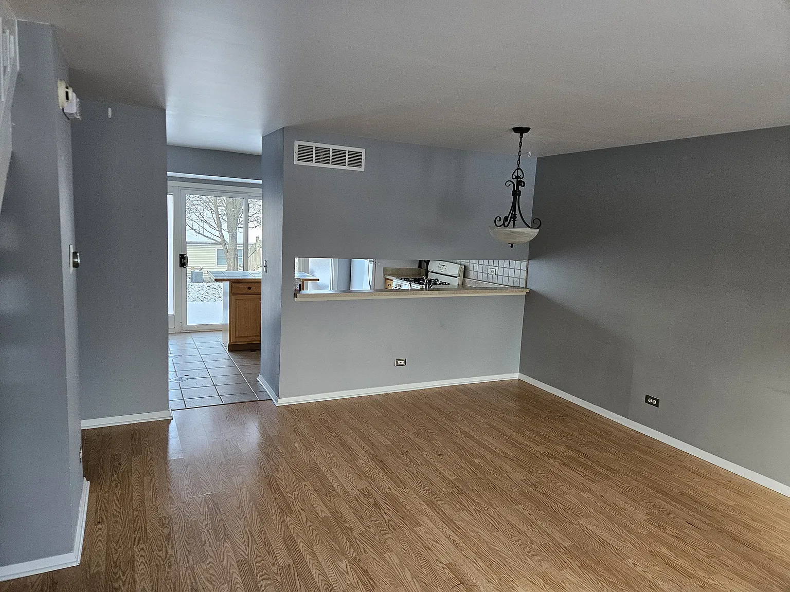 2 bed, 1.5 bath, 1237 sqft, $1,850 — Photo 2