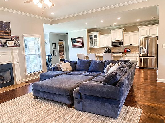 3rd image of 9000 Meadow Gardens Cir