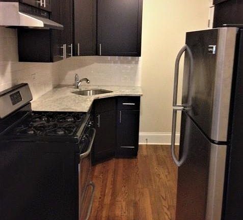 2nd image of 524 W Cornelia Ave #112