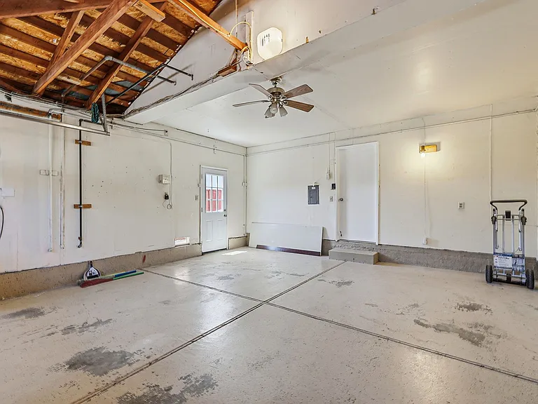 181 Piazza Way — Photo 41