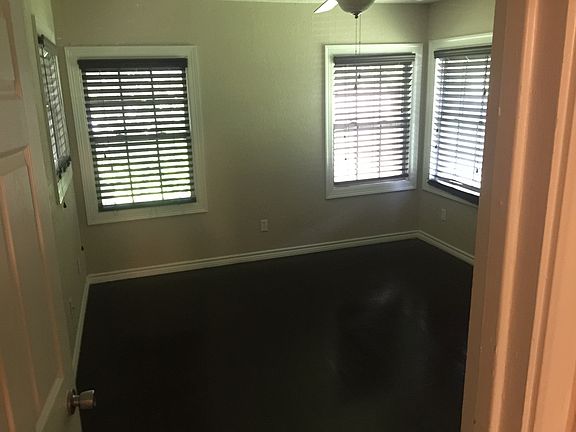 5th image of 303 Burnett Dr