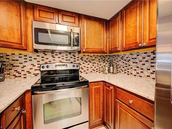 2nd image of 860 Meadowland Dr #4-10