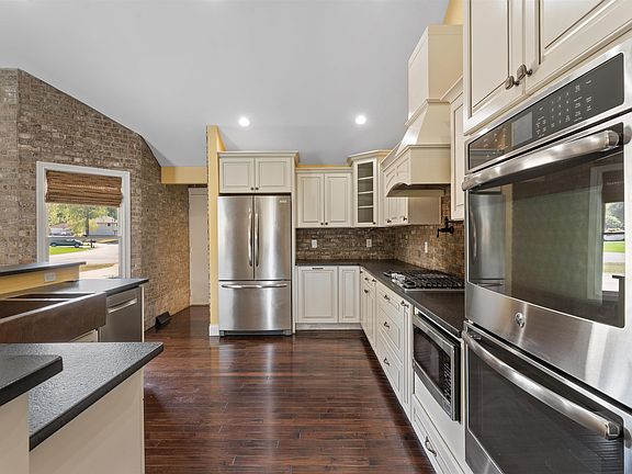 5th image of 23667 Woodsdale Ct