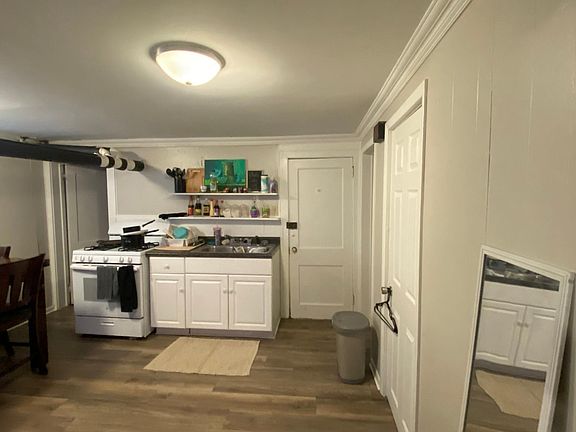 4th image of 1577 Ashland Ave APT 10