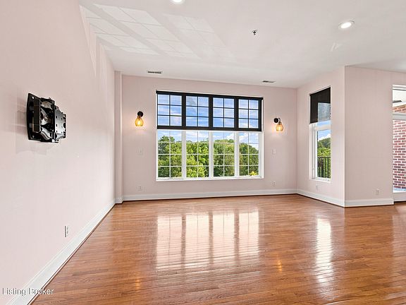 5th image of 2011 Frankfort Ave Unit 408