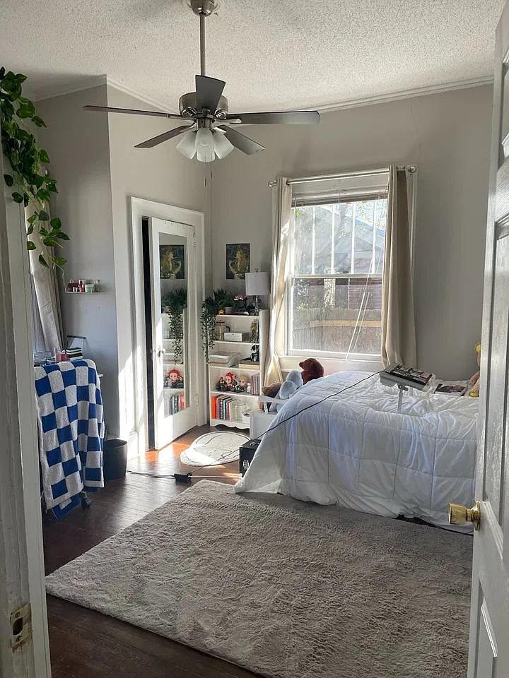 4 bed, 1400 sqft, $3,200 — Photo 4