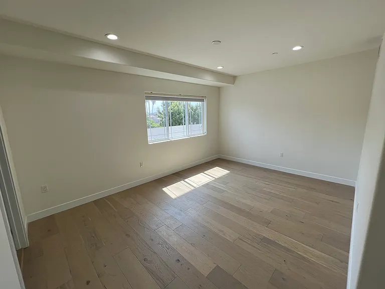 5019 Maplewood Ave #105 — Photo 16