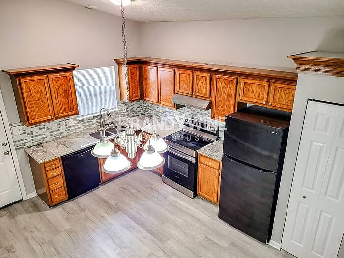 4108 Luxembourg Cir E — Photo 8