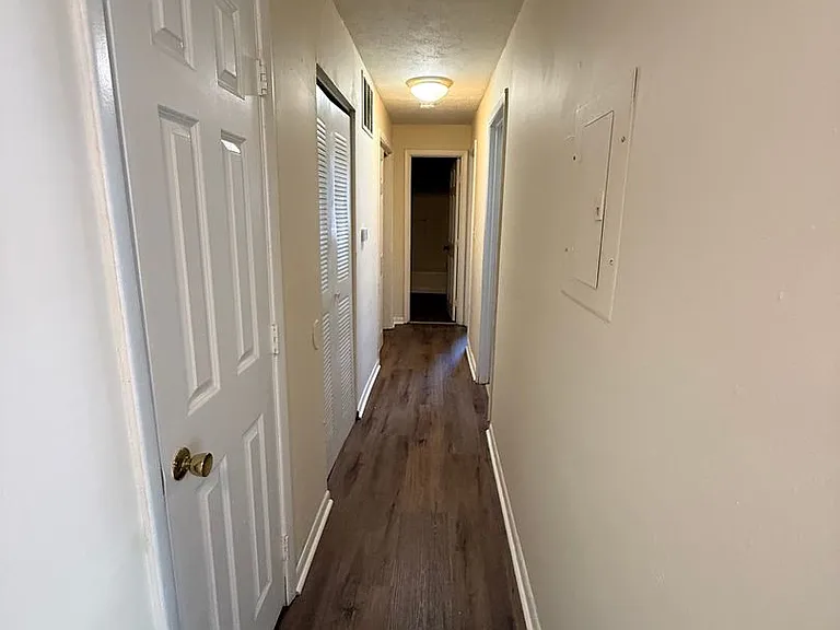 Lawrence Glen Apartments — Photo 36