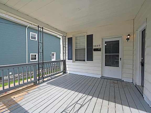 3rd image of 3849 Lovell Ave