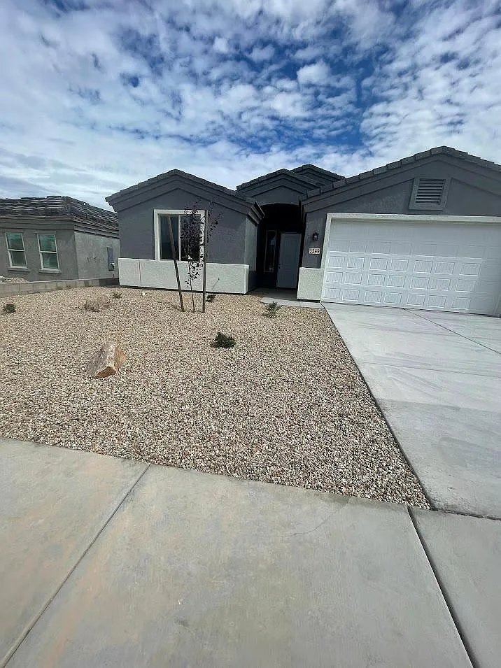 3 bed, 1472 sqft, $1,850 — Photo 1