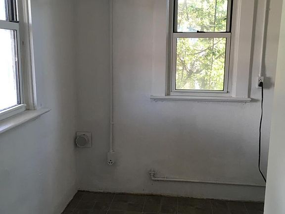 3rd image of 308 Cornell Dr SE