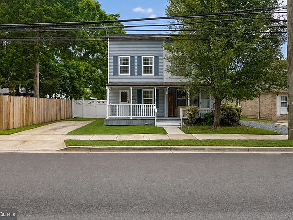 3rd image of 702 4th St