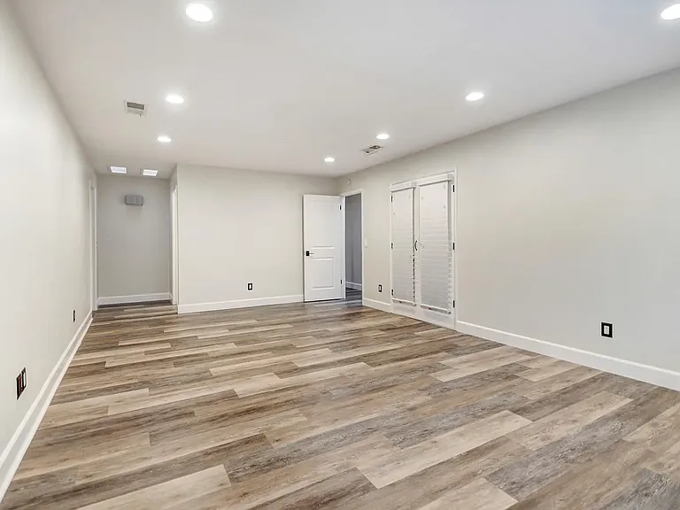 357 San Marin Dr — Photo 14