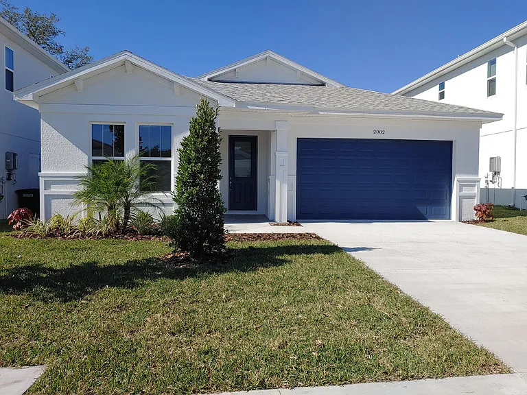 2082 Paragon Cir W — Photo 2
