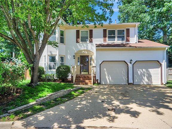3rd image of 807 Marquette Ct