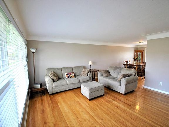 3rd image of 4104 Apple Creek Dr