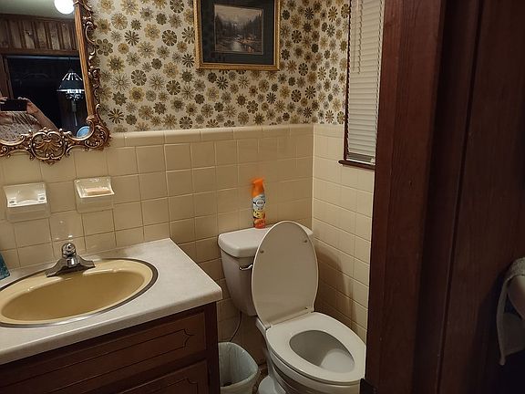 1/2 bath off laundry room