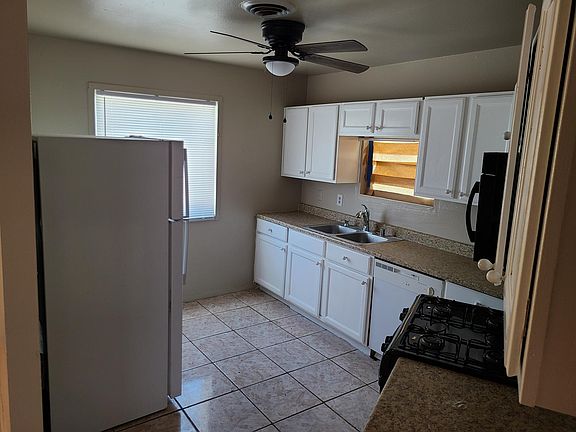 3rd image of 5554 Waltham Ln