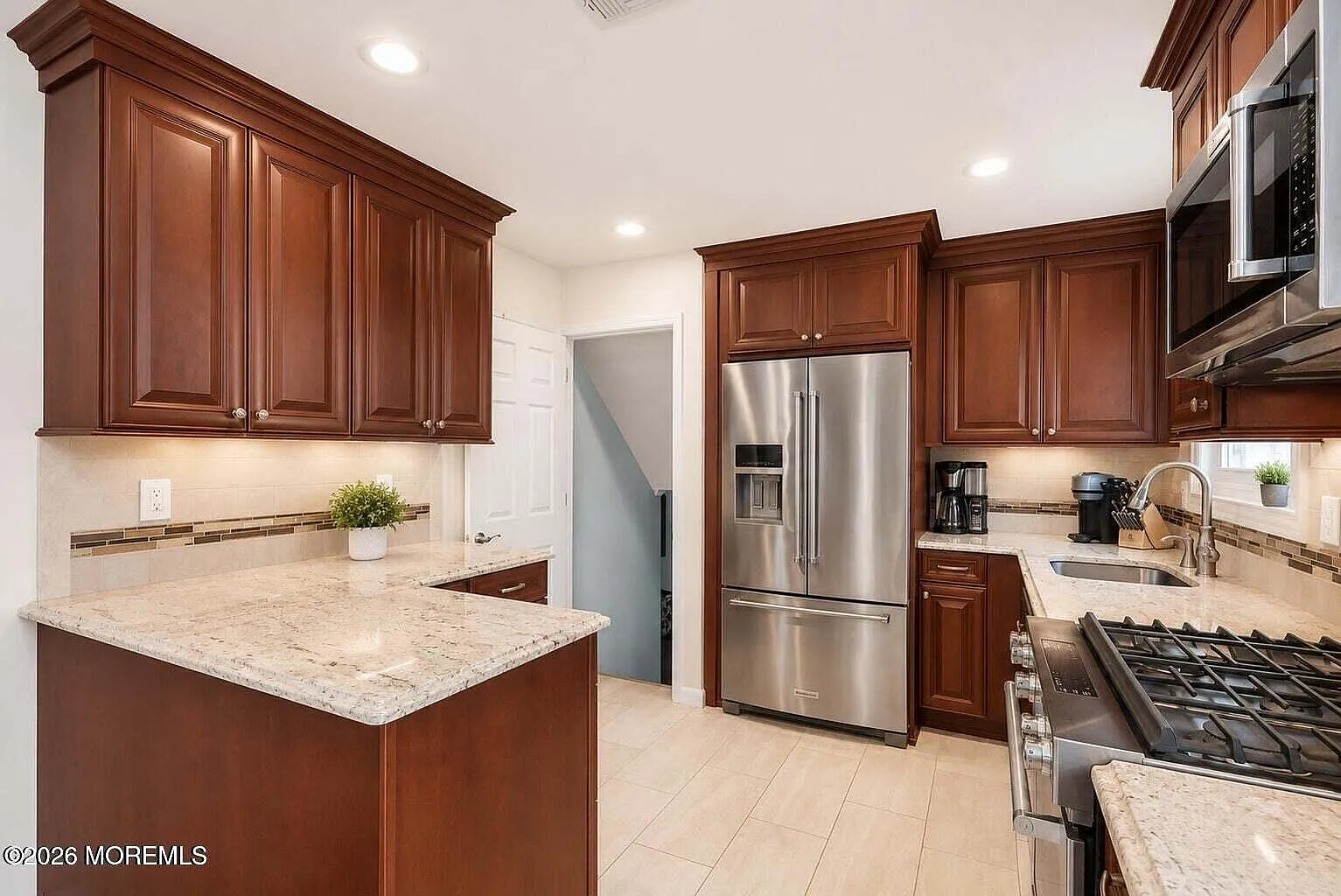 3 bed, 1.5 bath, 1516 sqft, $4,000 — Photo 4