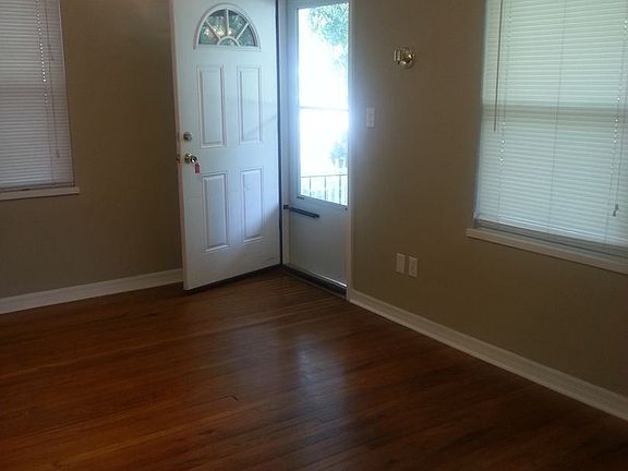 3rd image of 866 47th Ave N
