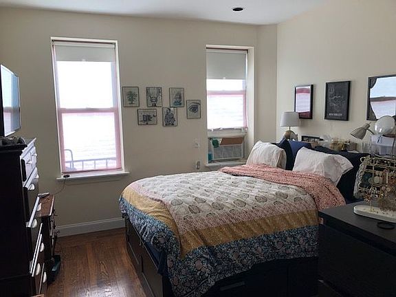 2nd image of 2546 43rd St APT 3