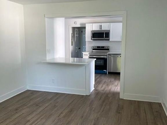 2nd image of 207 Rosebank Ave #B