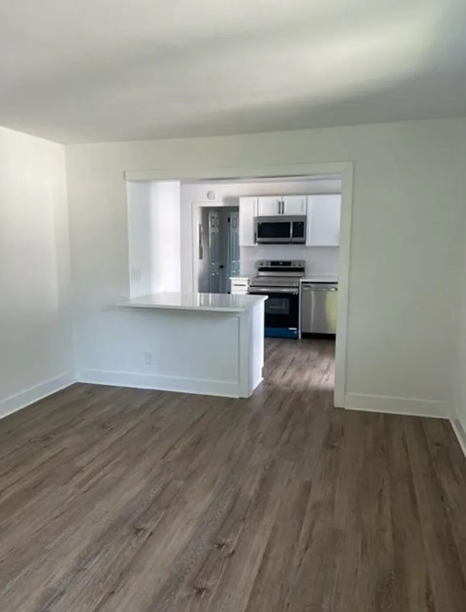 Building Photo - 207 Rosebank Ave #B