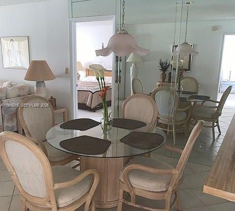 3rd image of 303 Racquet Club Rd APT 206